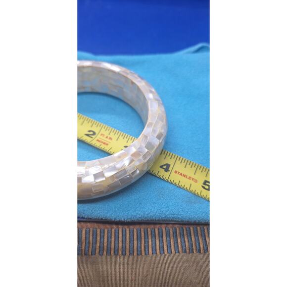 Inlaid Mother Of Pearl mosaic cream color bangle bracelet- mint condition! - Picture 6 of 7